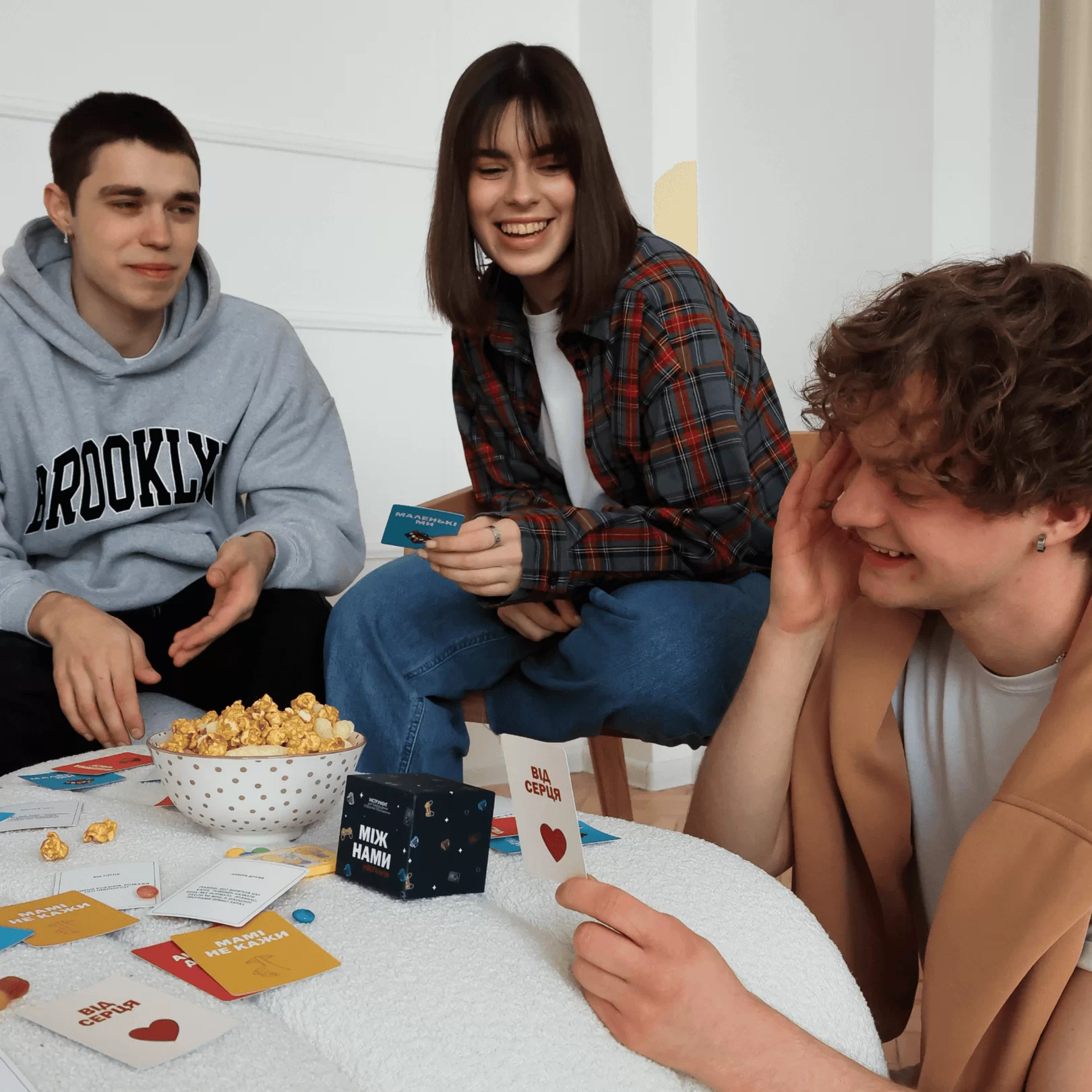 Настільна гра "Між нами: Ностальгія" - Зображення 3