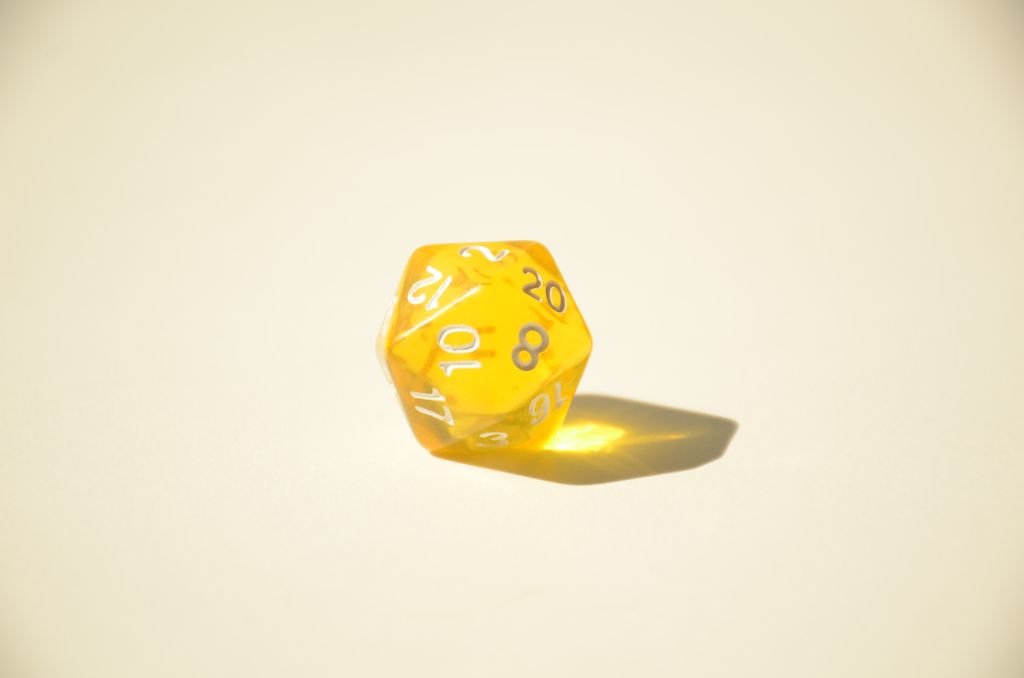 Кубик D20 прозорий – Медовий