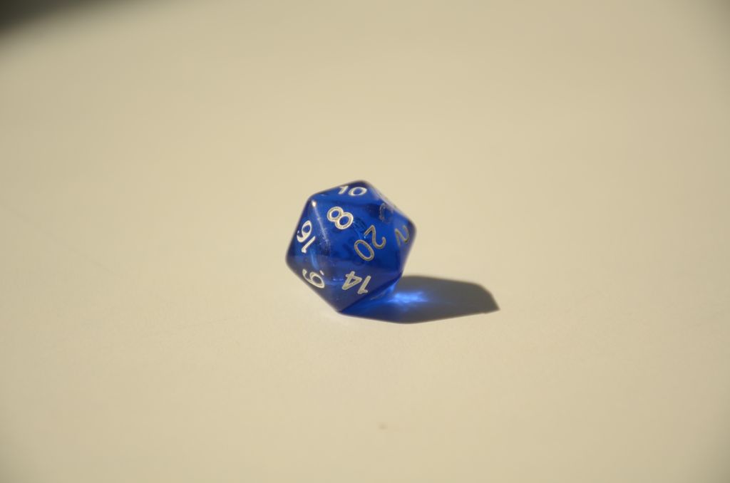 Кубик D20 прозорий – Синій