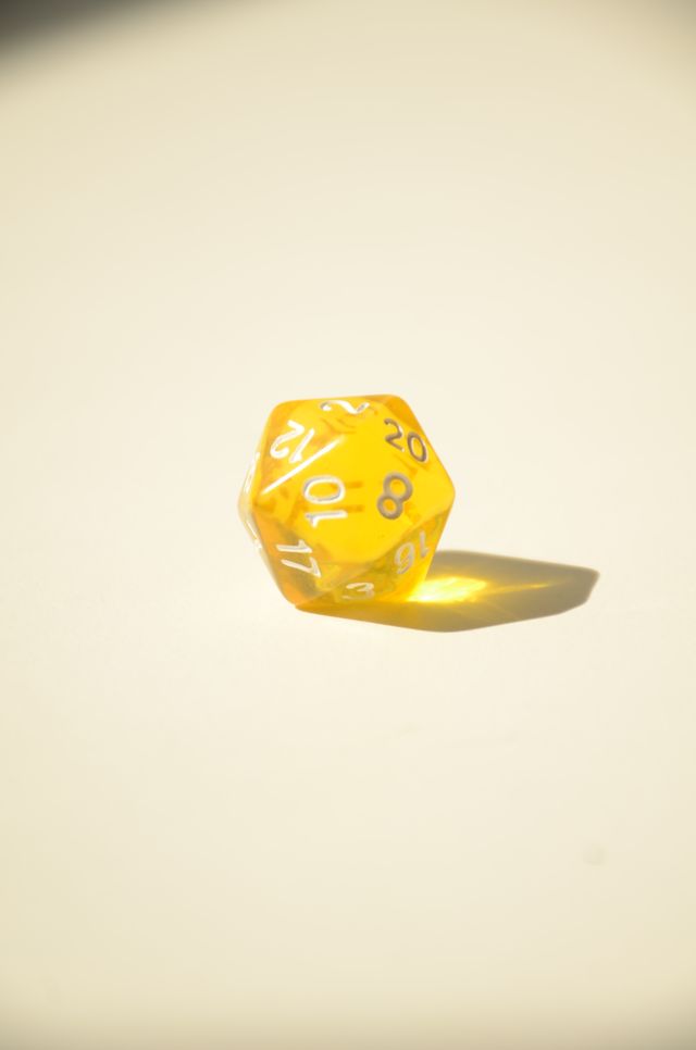 Кубик D20 прозорий – Медовий - Зображення 2