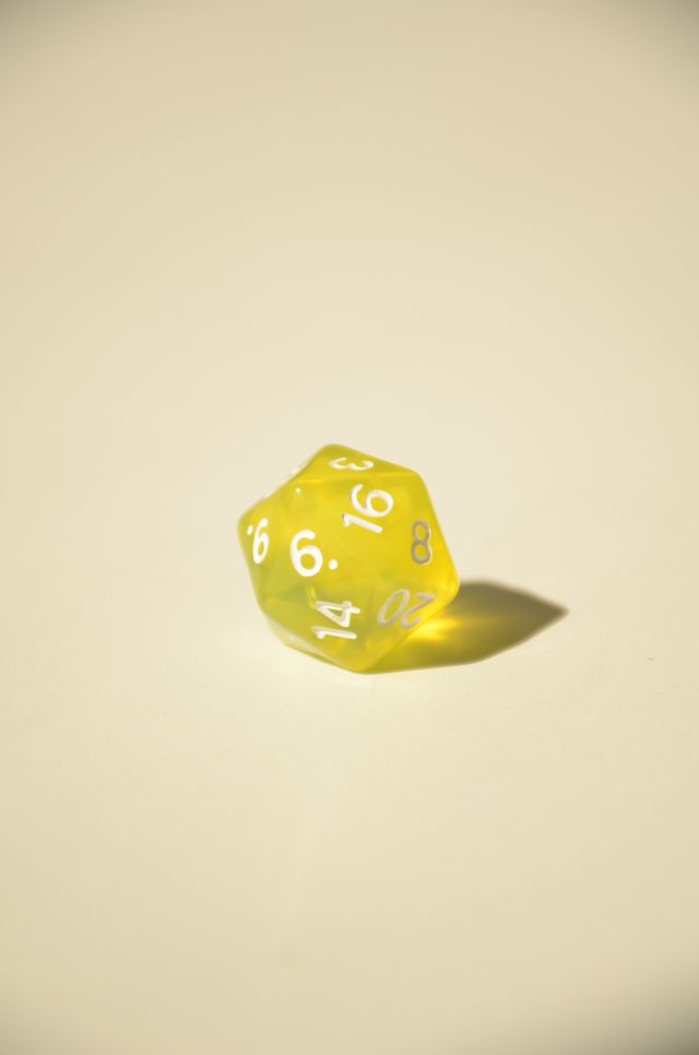 Кубик D20 прозорий – Лимонний - Зображення 2