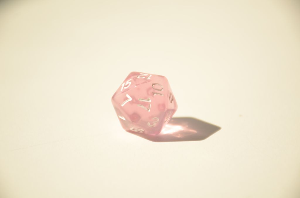 Кубик D20 прозорий – Рожевий